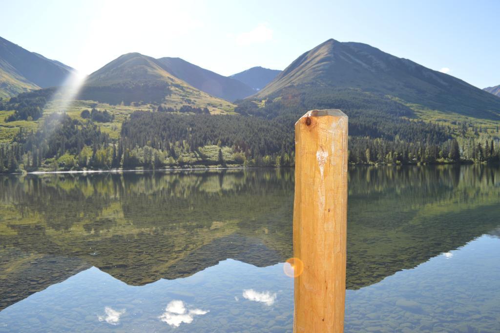 Summit Lake Lodge Dış mekan fotoğraf