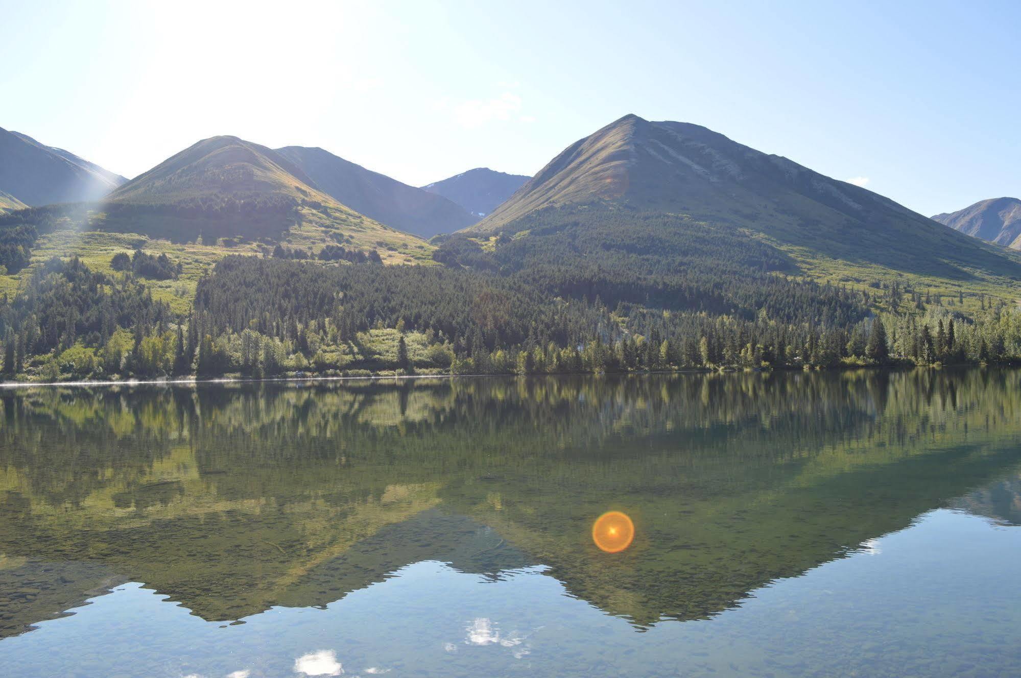 Summit Lake Lodge Dış mekan fotoğraf